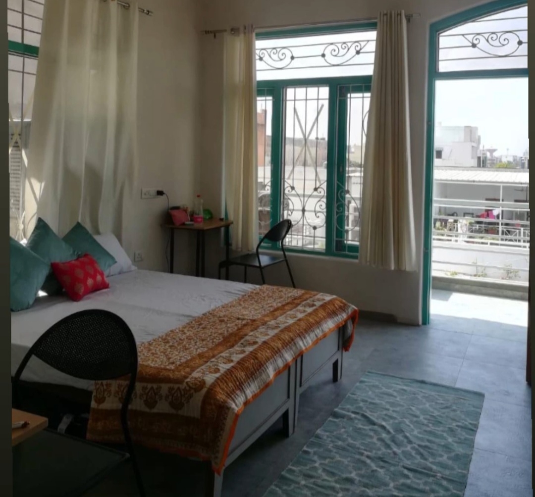 Housing Girls Pg — photo 2