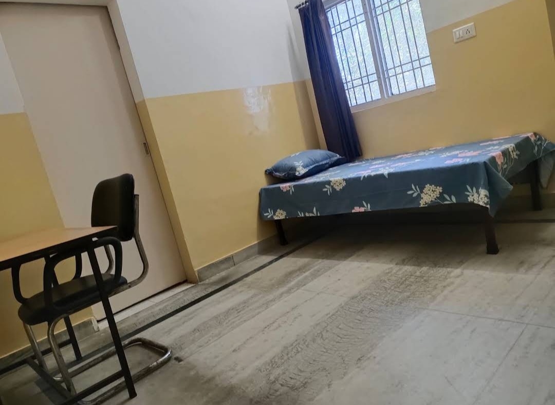 Shree gurukripa boys pg ( hostel) and library — photo 1