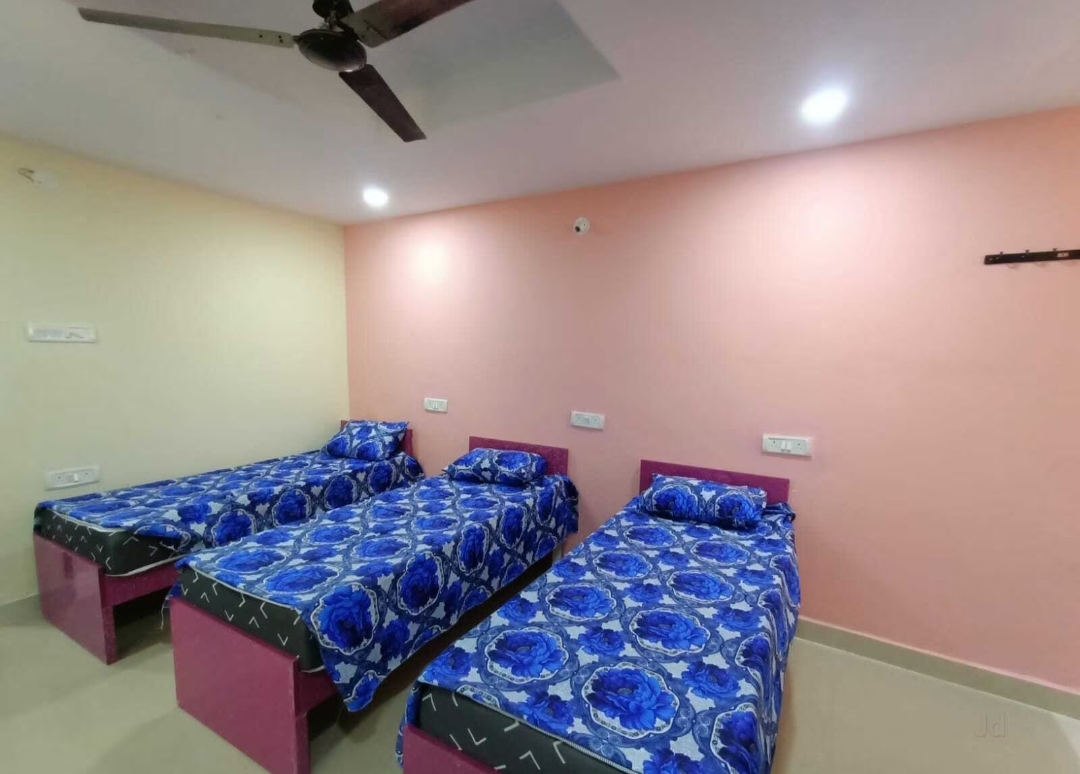 Raghavendra Luxury Women's Pg — photo 3