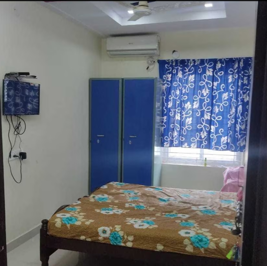 Eshwar Grand Men's PG — photo 3