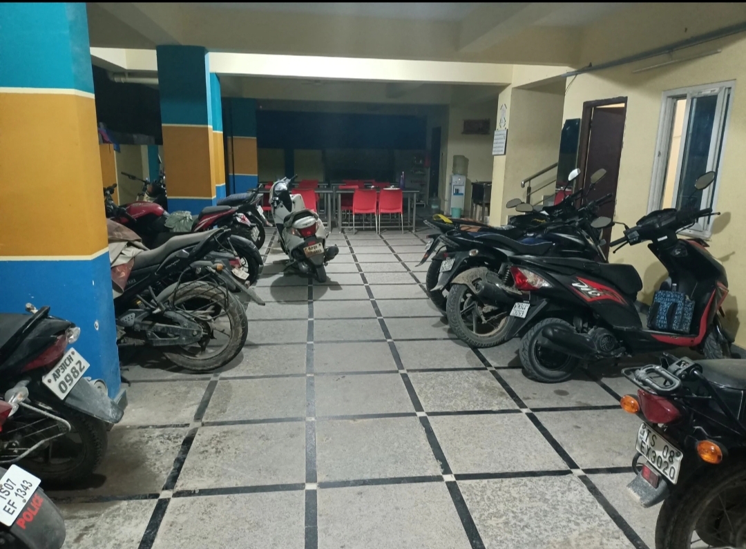 Laksh Triveni Executive Hostel For Men — photo 2