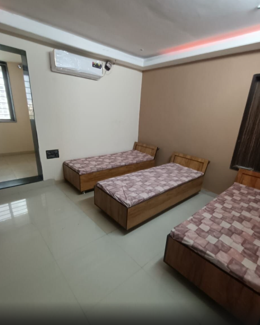 OM SAI GIRLS  PAYING ACCOMMODATION — photo 1