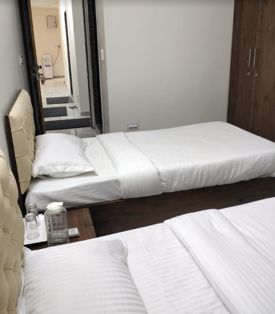 M LIVING PG — photo 3