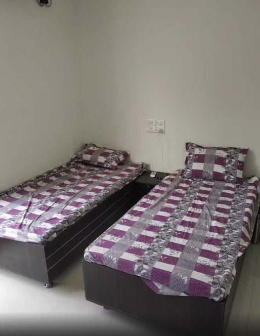 FRIENDLY PAYING GUEST — photo 5