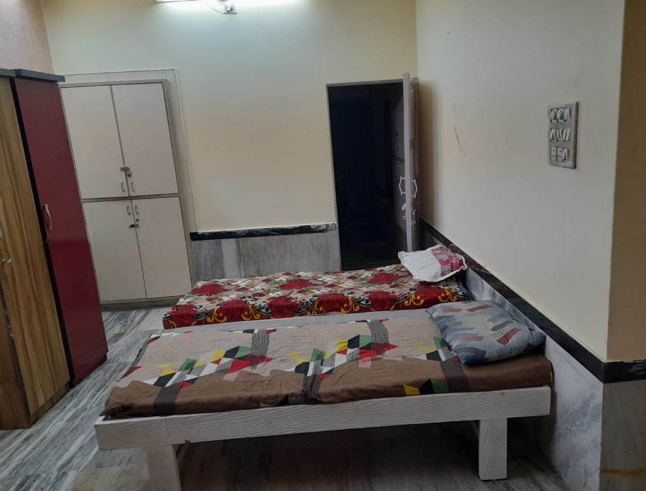 NR PAYING GUEST — photo 1