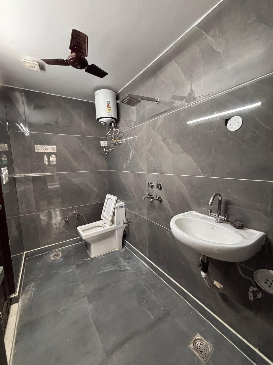 DU INN ROYAL HOUSE BOY'S — photo 2