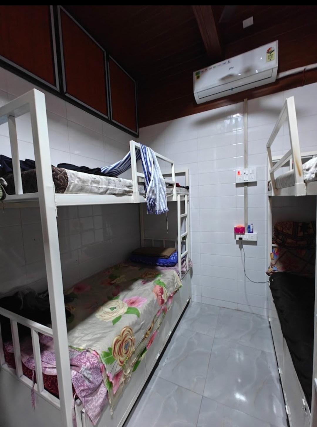 Shanmuga men's paying guest — photo 1