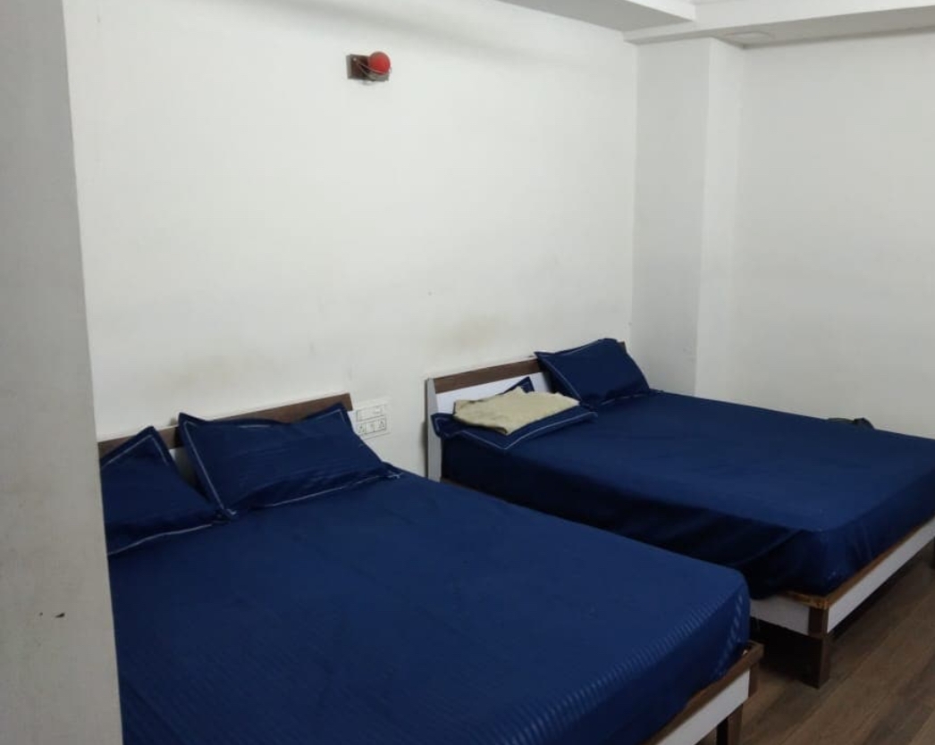 BACHELOR ZONE PG — photo 1