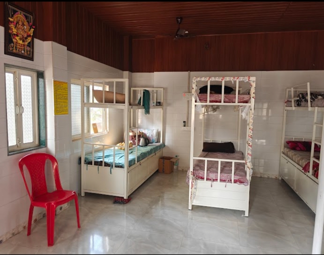 Shanmuga men's paying guest — photo 3