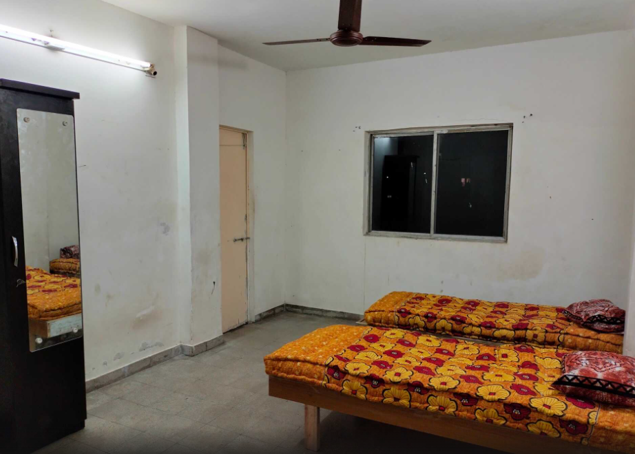 RADHE  KRISHNA PAYING GUEST — photo 2