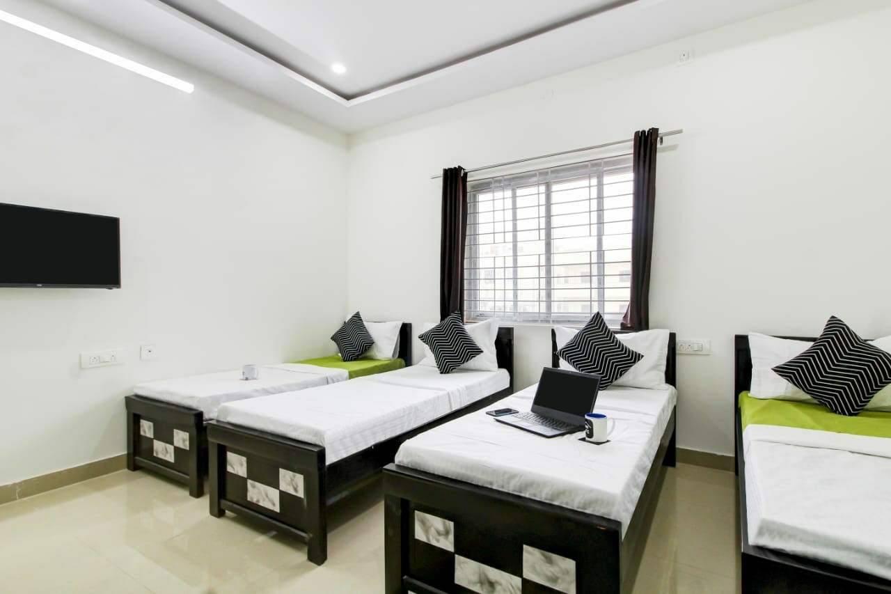Sugathi HomeTel PG For Women — photo 1